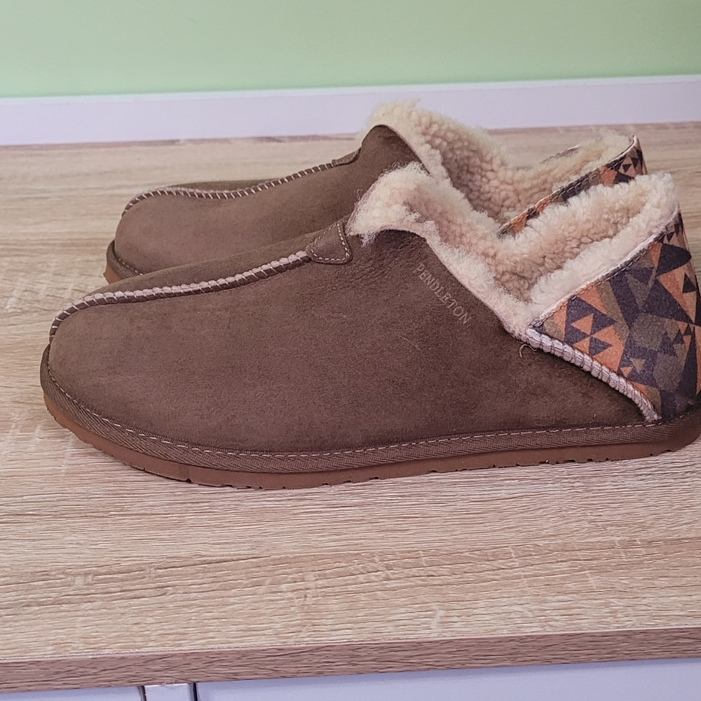 Pendelton Brown Suede Men's Slippers with Patterned Accent Sherpa 9 - Picture 4 of 7